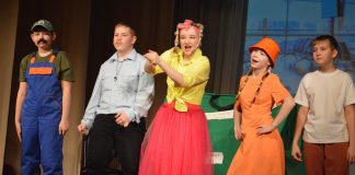 В Чучкове состоялась премьера спектакля «Чемоданное настроение»