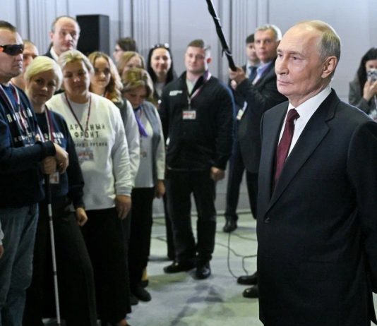 Президент Владимир Путин встретился с волонтерами Народного фронта