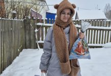 Набор юного художника и сладости с «Елки желаний» вручили школьнице из села Пертово Чучковского округа