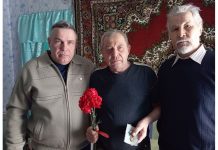 В Чучковском селе Протасьев Угол отцу участника СВО вручили медаль