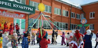 Чучковцы на проводах зимы водили хороводы и соревновались в силе и ловкости