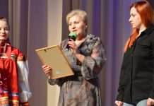 Чучковские женщины получили награды в честь 8 Марта