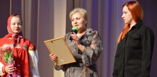 Чучковские женщины получили награды в честь 8 Марта