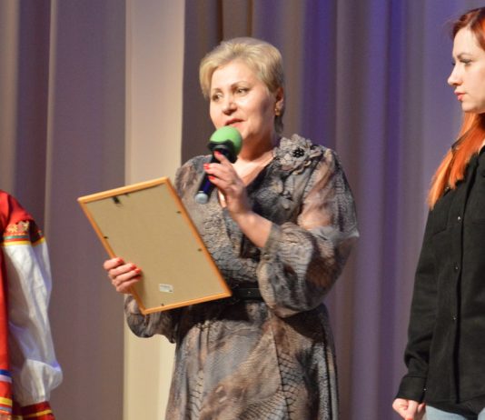 Чучковские женщины получили награды в честь 8 Марта