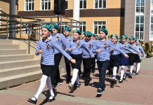 Кадомские школьники в преддверии Дня Победы участвовали в смотре строя и песни