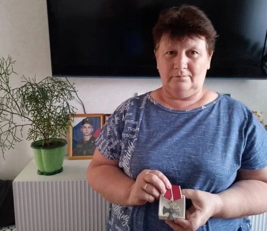 Матери погибшего на СВО бойца из Чуковского округа вручили орден Мужества