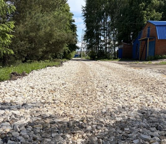 В поселке Чучково ремонтируют дорогу на улице Юбилейной