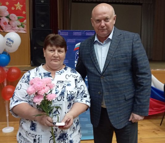 В Чучкове Андрей Красов вручил медаль матери погибшего на СВО бойца