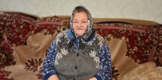 Плетея Зинаида Холодкова из Ряжского округа помогает возродить журавинское кружево