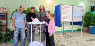 Многодетная семья Евграшиных: «Личным примером хотим показать детям важность выборов»